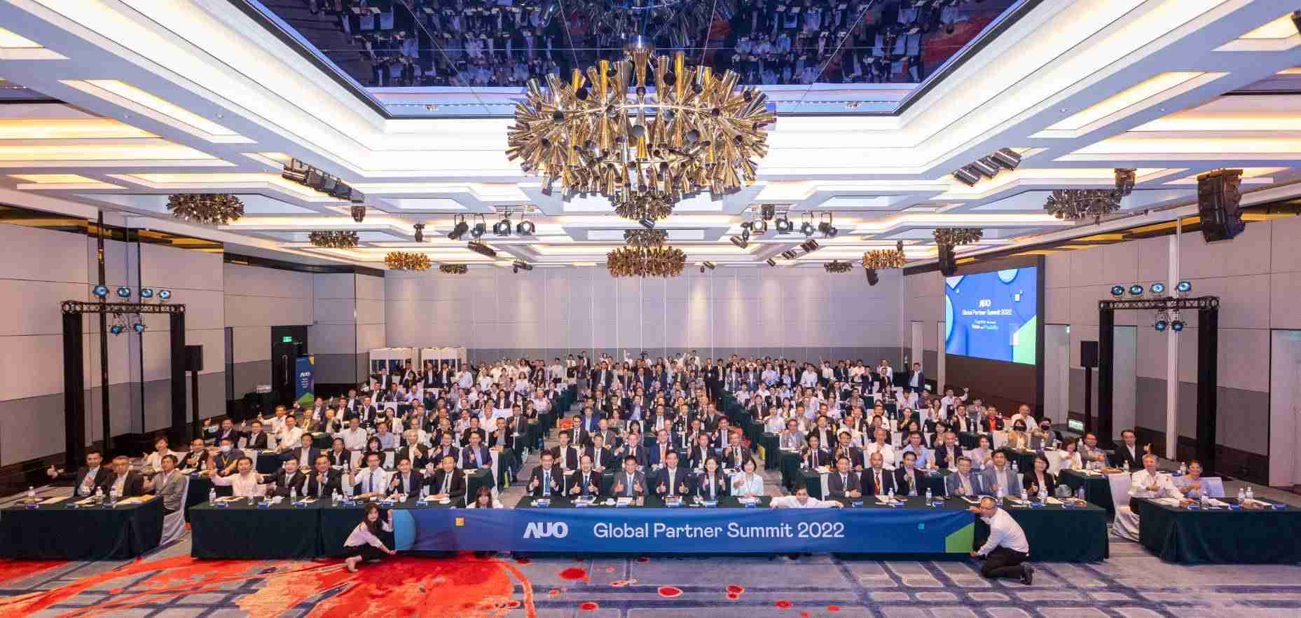 友達推動「安心、、、、創新、、用心、、同心、、、、盡心」五星職旅，，為菲籍員工打造全方位照護，，，首度贏得「人權實踐與發展領袖獎」殊榮